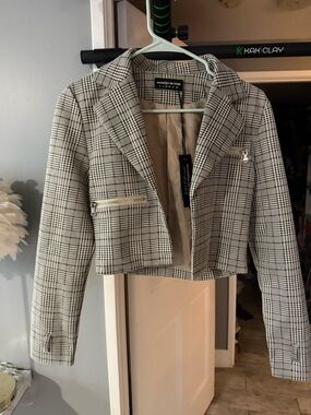 Maniere De Voir Cream & Black Plaid Cropped Blazer